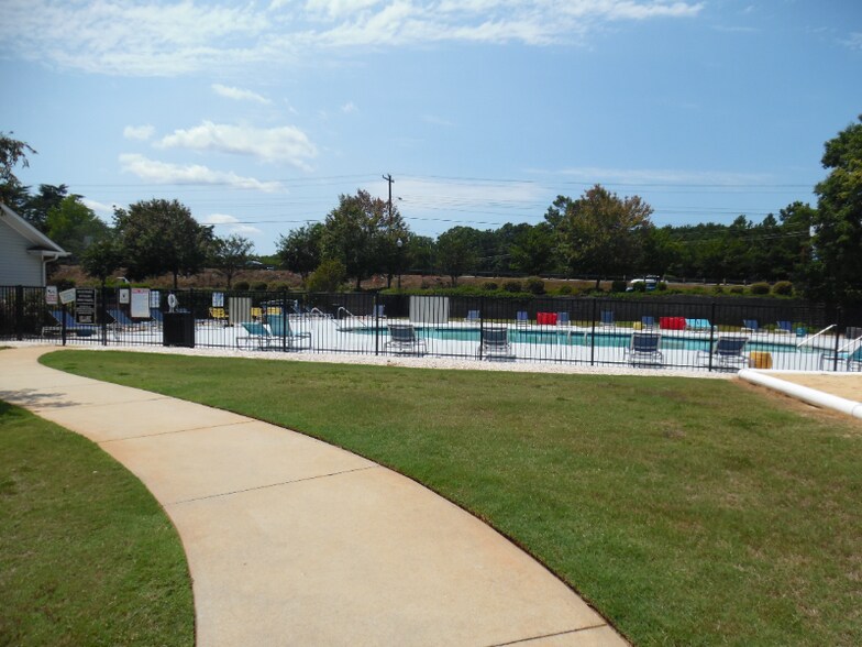 Building Photo - 118 University Village Dr