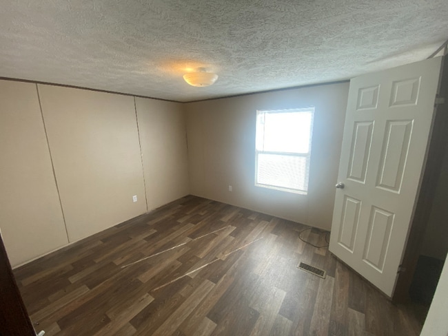 Building Photo - 604 Alexander Rd