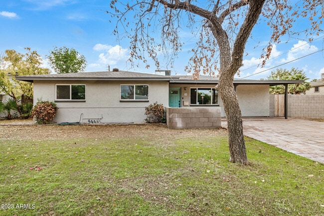 Primary Photo - 2201 E Montecito Ave