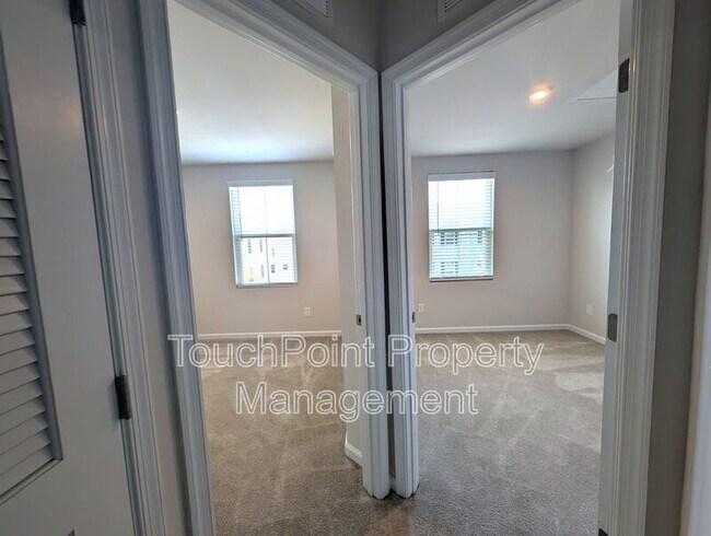 Building Photo - 2059 Langer St