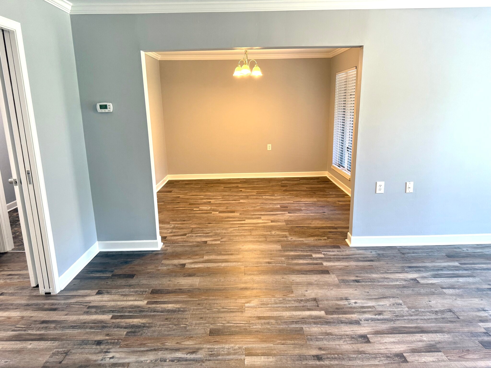 Den - 200 Santree Dr