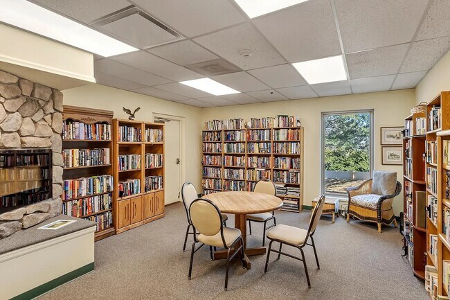 Building Photo - 1111 Horizon Dr