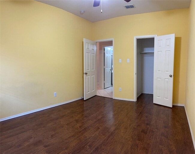 Building Photo - 5733 Pebble Ridge Dr