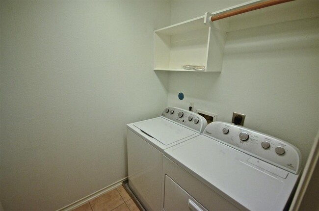 Building Photo - 5614 Redgrove Ln