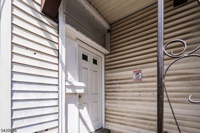 Building Photo - 904 2nd Ave