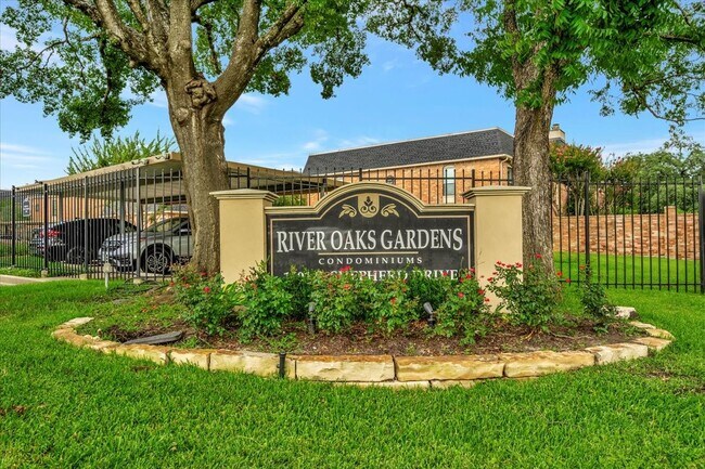 Building Photo - 1601 S Shepherd Dr