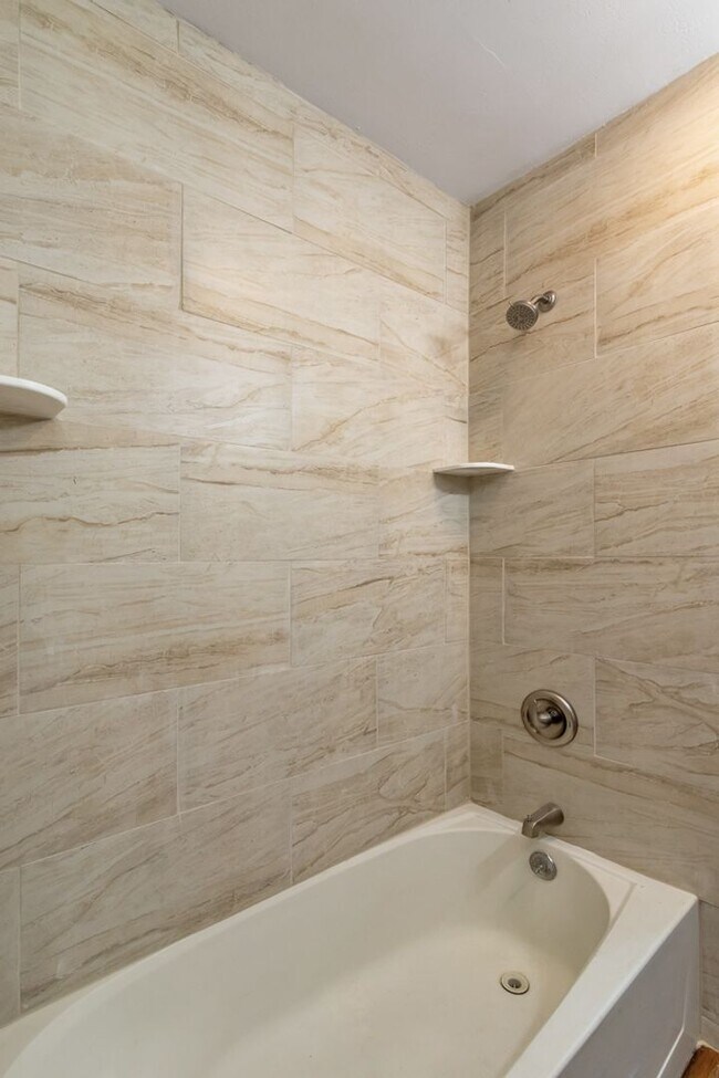 Building Photo - 2212 Snyder Ave NE