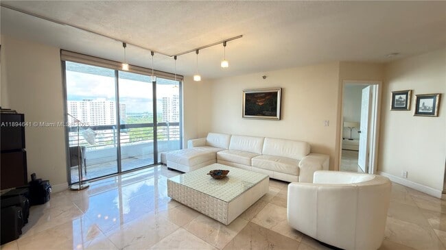 Building Photo - 3530 Mystic Pointe Dr