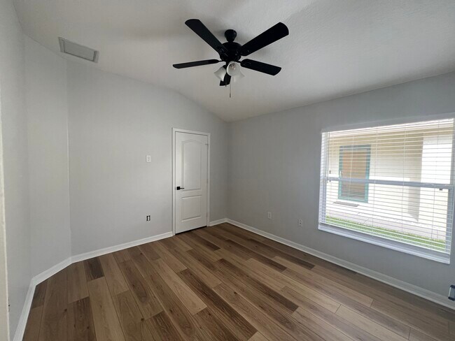 Building Photo - 31849 Turkeyhill Dr