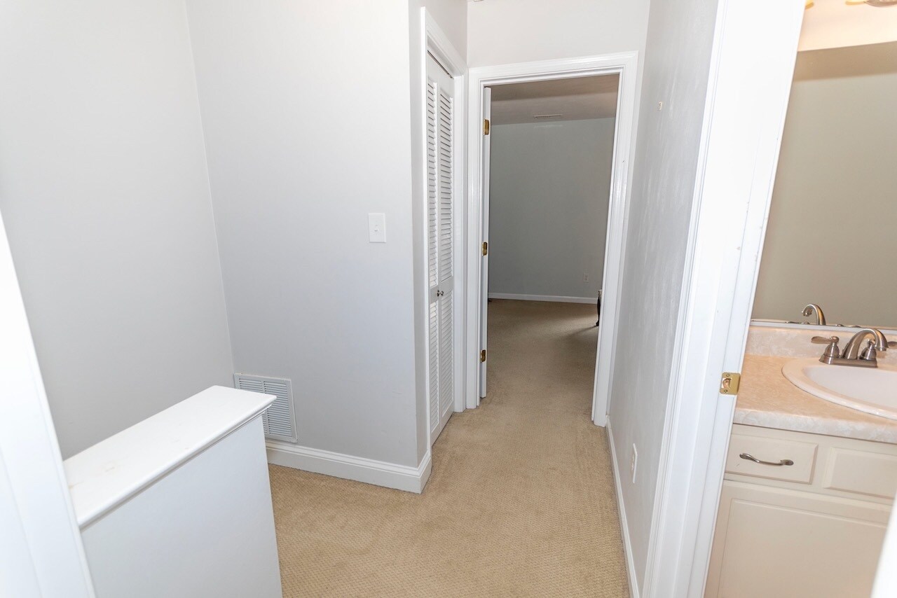 Building Photo - 2429 Avenham Ave SW