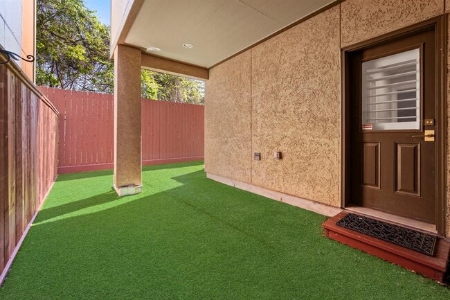 Building Photo - 11025 Upland Forest Dr