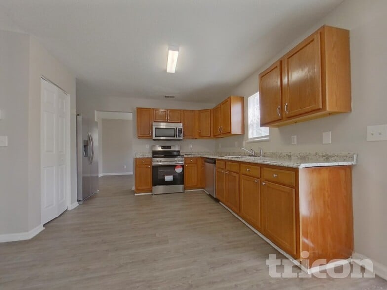 Building Photo - 482 Fox Trot Dr