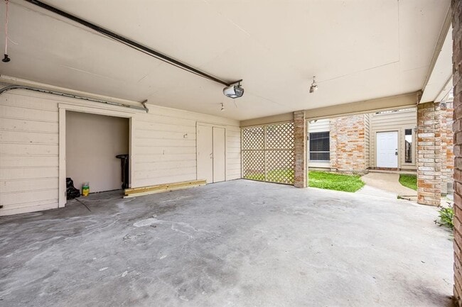 Building Photo - 12805 Westpark Dr
