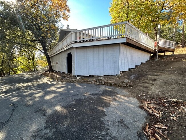 Building Photo - Welcome to Crystal Falls