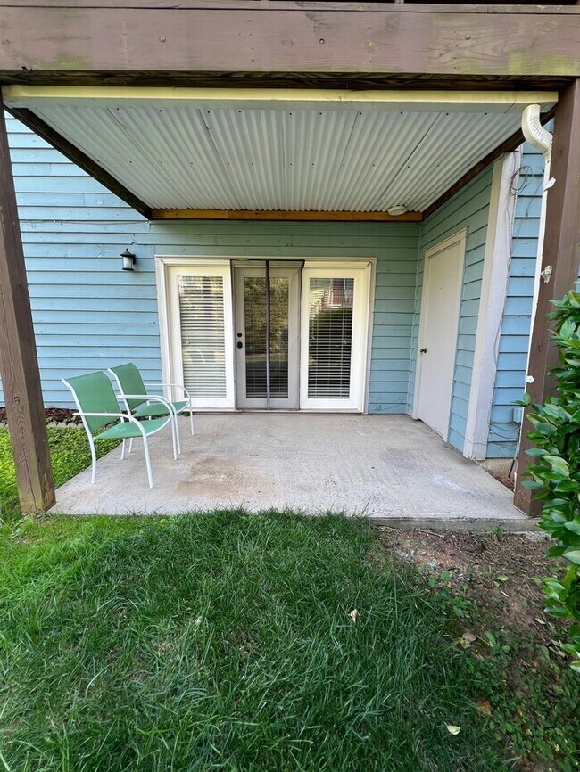 Building Photo - Charming 2-Bedroom in a Highly Sought-Afte...