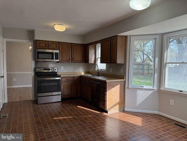 Building Photo - 8659 Bannerwood Dr