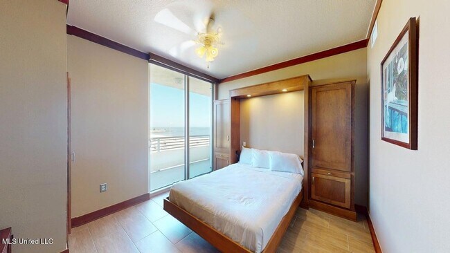 Building Photo - 2060 Beach Blvd