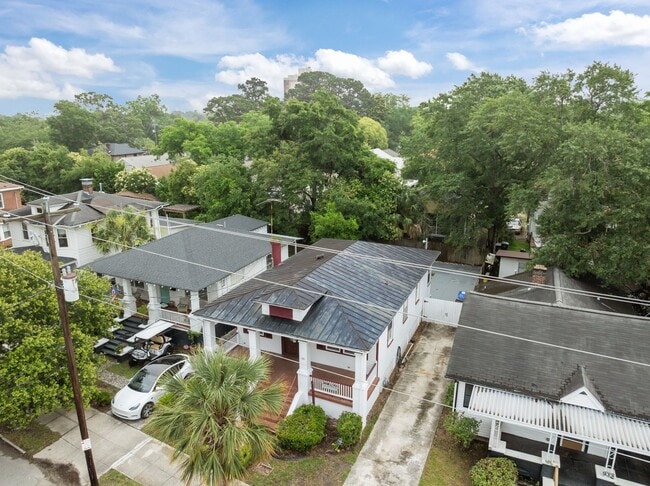 Building Photo - Incredibly Well Maintained & Beautiful Hom...