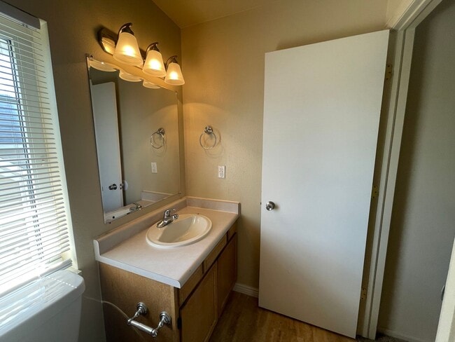 Building Photo - 3 BEDROOM, 2 BATHROOM, VILLAGE CREEK TOWNH...