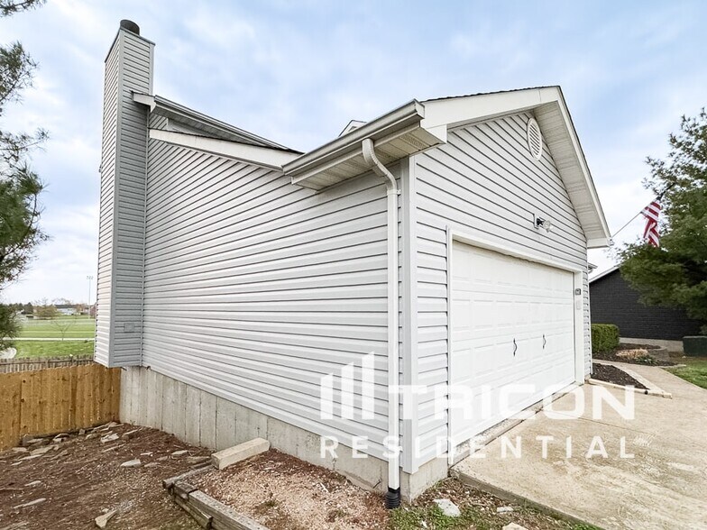 Building Photo - 4 Sapphire Ct