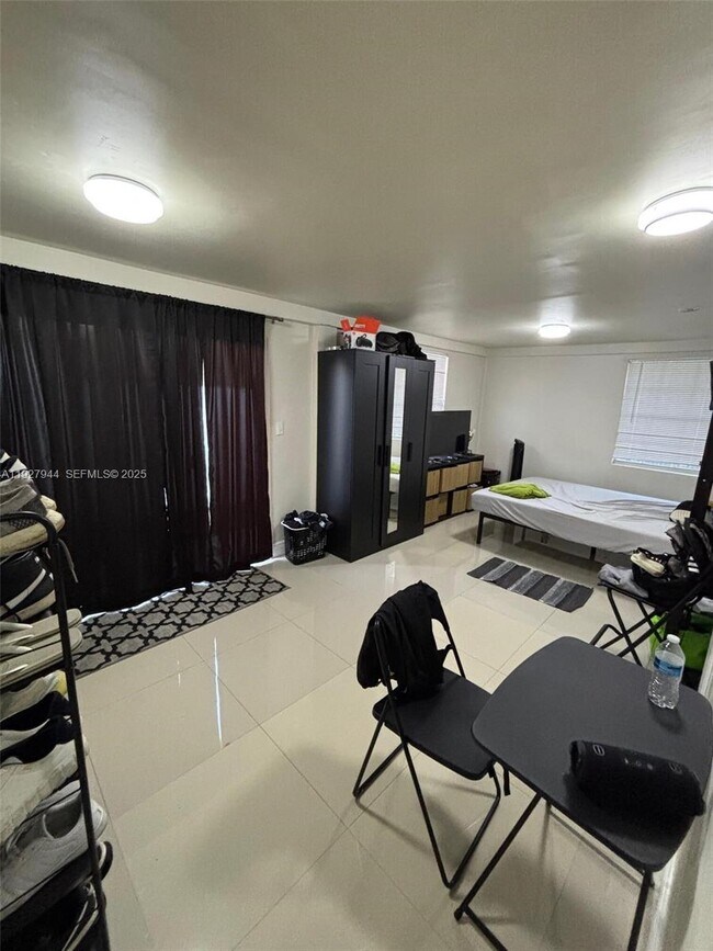 Building Photo - 1815 NE 175th St