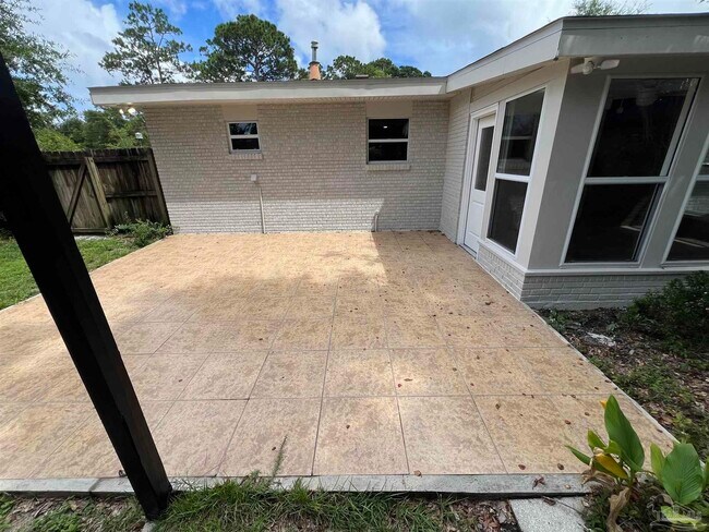 Building Photo - 6123 Hilltop Rd