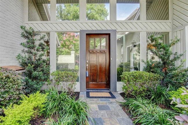 Building Photo - 2907 Fontana Dr