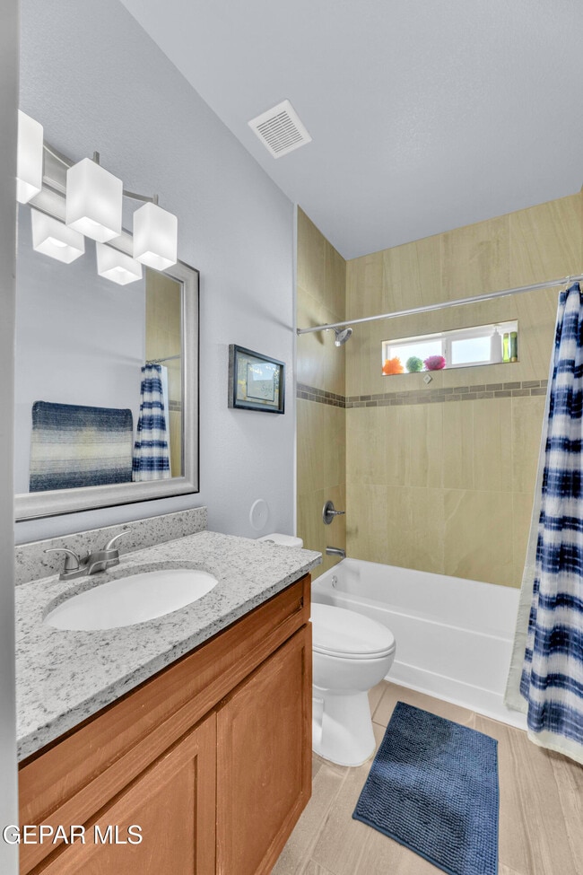 Building Photo - 12631 Mark Twain Ave