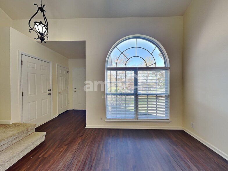 Building Photo - 605 Daniel Ct