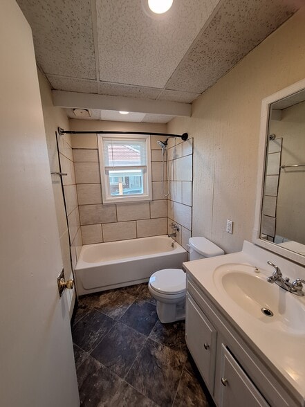 Building Photo - 1611 Clarice Way