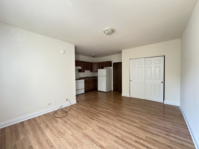 Building Photo - 2600 N Kimball Ave