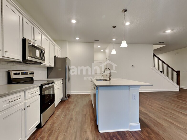 Building Photo - 176 Elcano Ln