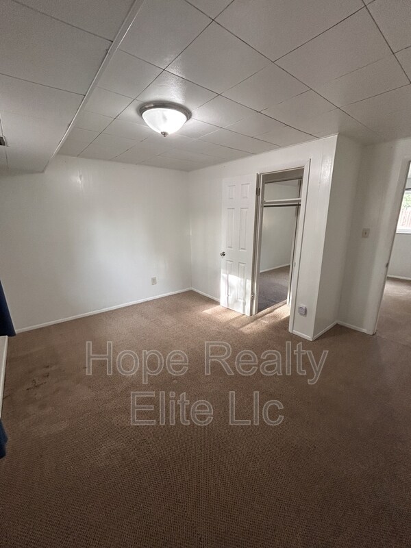 Building Photo - 1106 Querida Dr