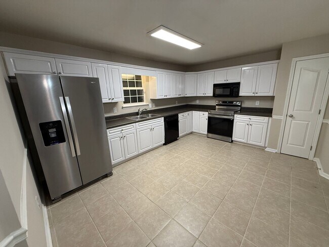 Building Photo - Beautifully Renovated Home in Trussville City Schools – Fireplace & 2-Car Garage