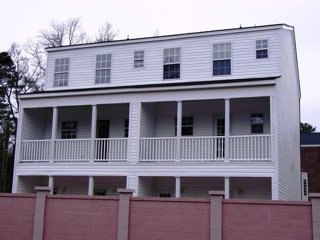 Building Photo - 204 Station Trl