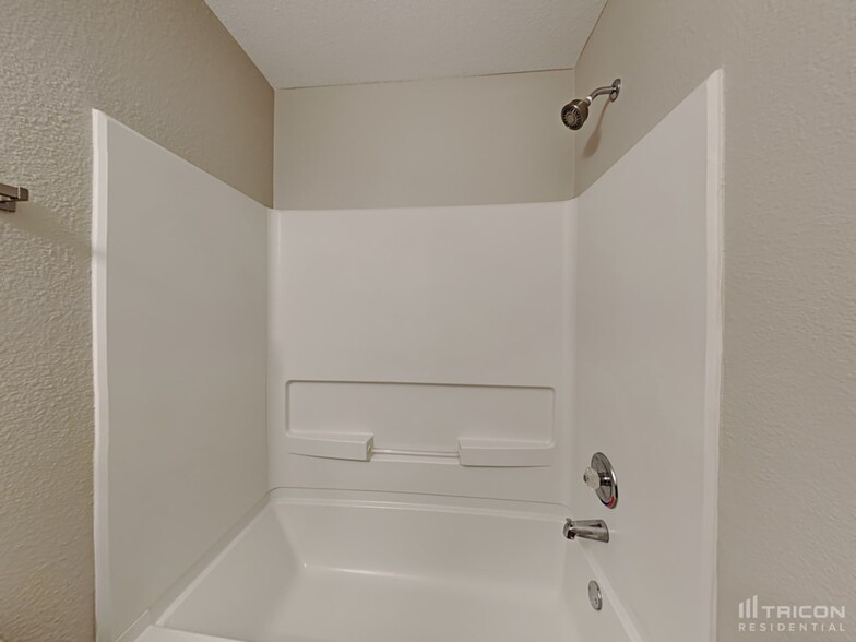 Building Photo - 1447 Pencross Ln