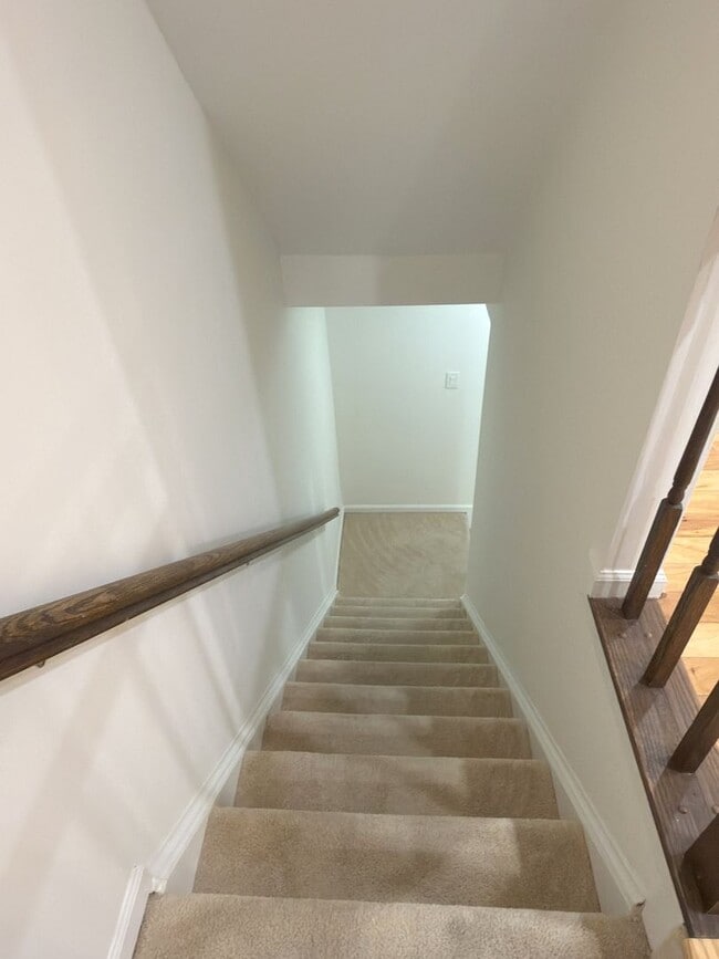 Building Photo - Beautiful 4 Bed 2.5 Bath Townhome in Burke For Rent!