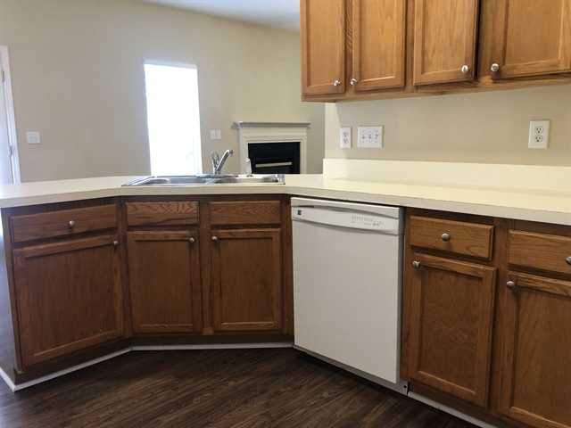 Building Photo - 612 Hanska Way