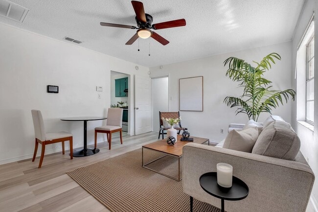 Building Photo - 3421 Sunnyside Dr