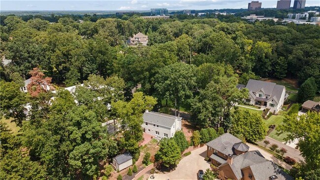 Building Photo - 800 Glenairy Dr NE