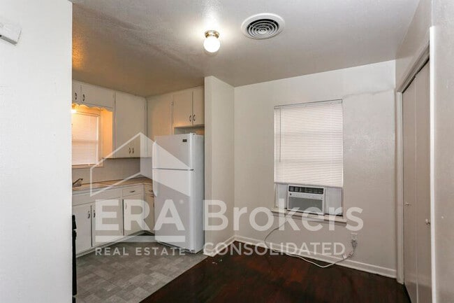 Building Photo - 507 Adams Ave