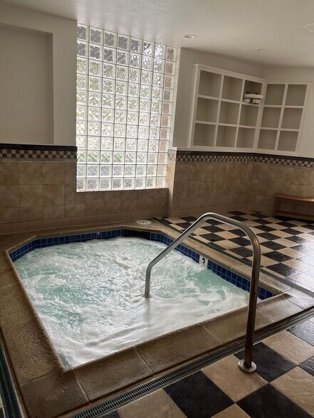 Jacuzzi/Spa - 1465 C St