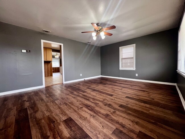 Building Photo - 3 Bedroom in Slaton