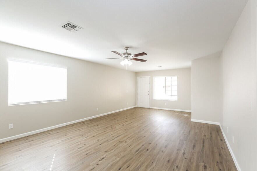 Building Photo - 10528 E Calypso Ave