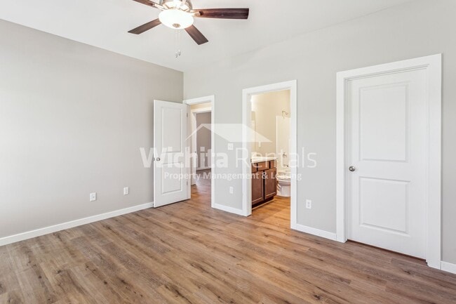 Building Photo - Brand new duplex