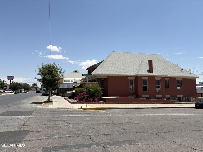 Building Photo - 1800 Montana Ave