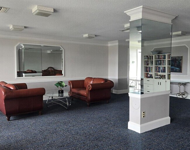 Building Photo - 7100 Sunshine Skyway Ln S