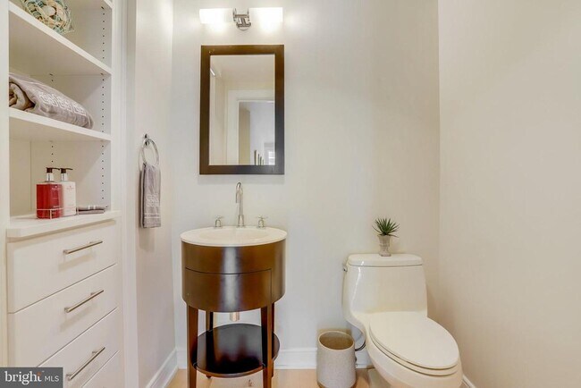 Building Photo - 1111 19th St N