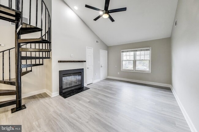 Building Photo - 13041B Shadyside Lane Unit 11-188