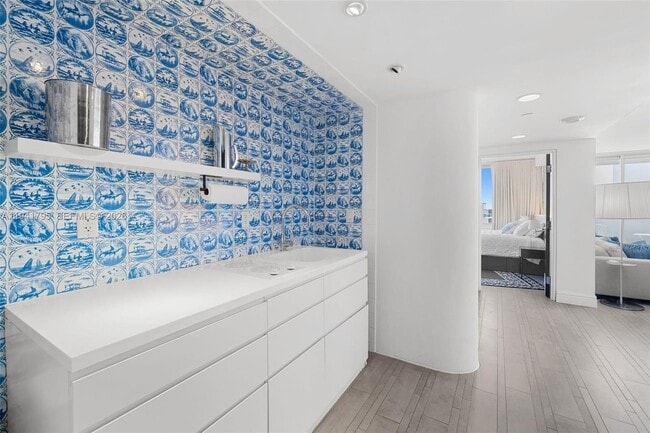 Building Photo - 1100 West Ave